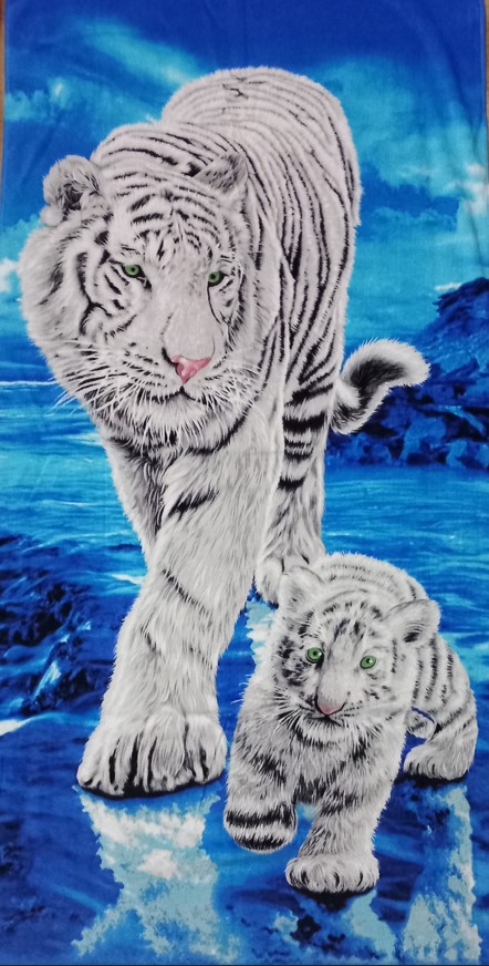 TÖRÖLKÖZŐ 140x70cm MINTÁS FEHÉR TIGRIS KÖLYKÉVEL  B05