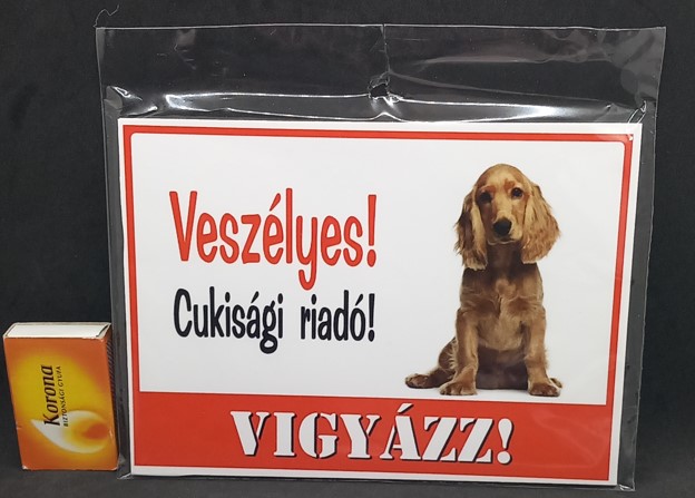 TÁBLA MŰA FIGYELMEZTETŐ:VESZÉLYES! CUKISÁGI RIADÓ! V:21457 KRR