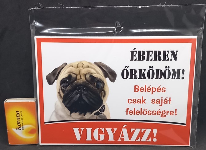 TÁBLA MŰA FIGYELMEZTETŐ:ÉBREN ŐRKÖDÖM! BELÉPÉS....  V:21082 KRR