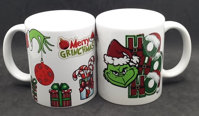 BÖGRE DEKORÁLT 0,3L MERRY GRINCHMAS,GRINCS FEJ HO HO HO AJÁNDÉKOKKAL V:9084 KRR 